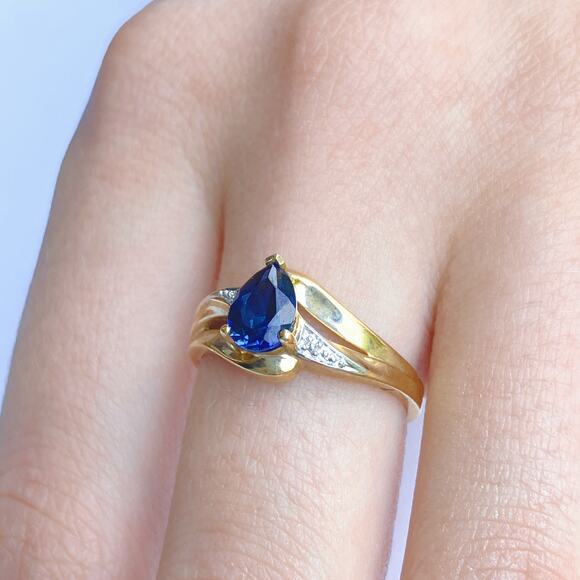 Solid 10k Yellow Gold Pear Cut Sapphire Ring Size 6.75 - Picture 6 of 15